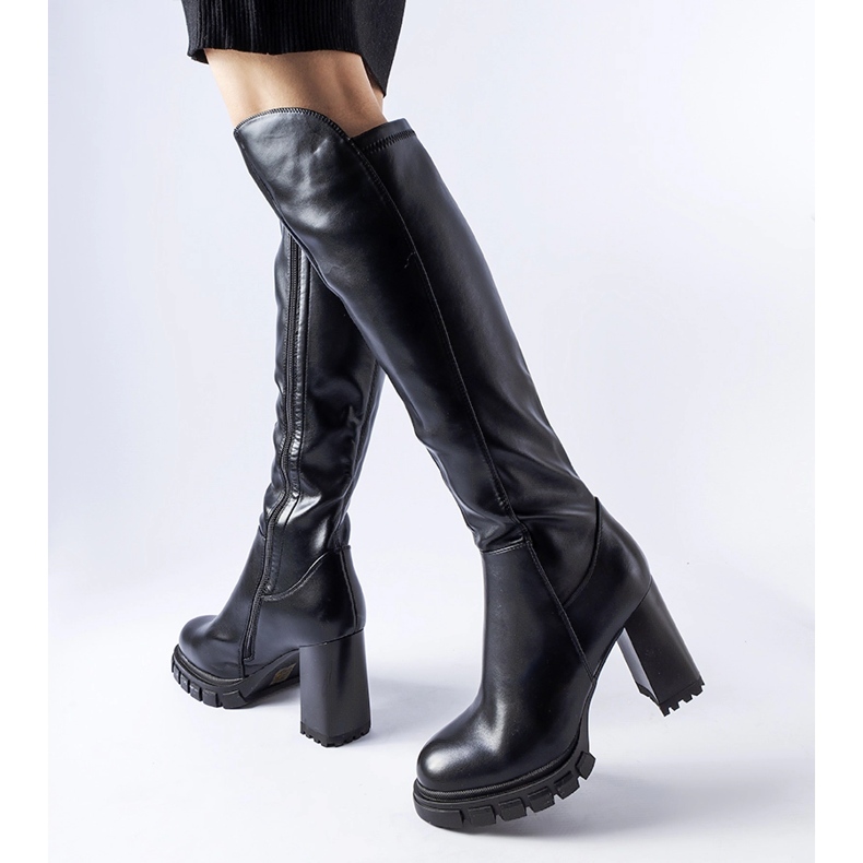 Mustat pitkät, lämpimät korkokengät 1