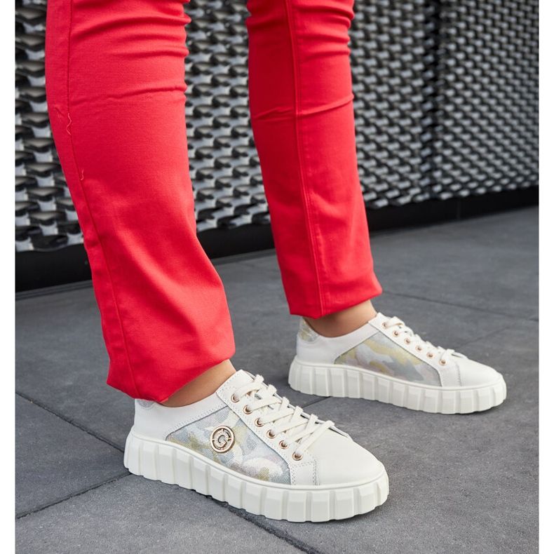 Beiget nahkalenkkarit strassilla 1