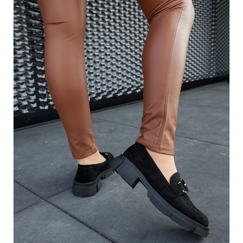 Mustat massiiviset mokasiinit soljella 1