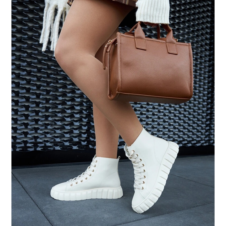 Beiget pitkät nahkalenkkarit 1