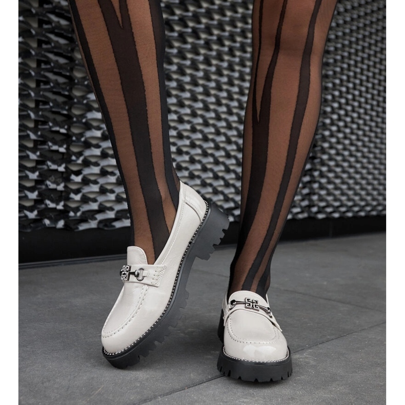 Harmaa patentoitu loafer strassit 1 Harmaa patentoitu loafer strassit 1