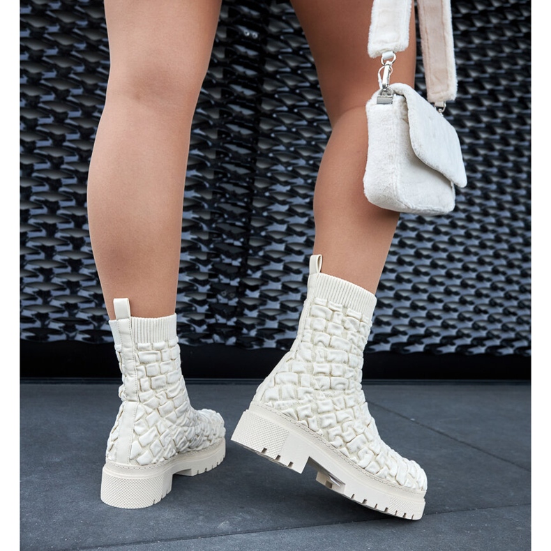 Arlingtonin beige-nilkkurit, joissa sukkapäällinen 2