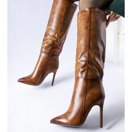 Ruskeat, eristetyt Serpent-korkokengät 1