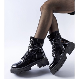 Mustat patentoidut, hieman eristetyt Cunha-nilkkurit 1