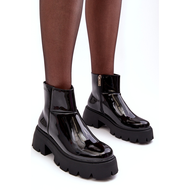 Naisten kiiltonahkaiset saappaat GOE MM2N4058 musta 2