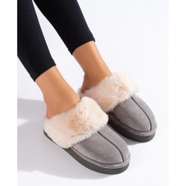 Pörröisen harmaat pehmolelut Shelovet-tasolla 1