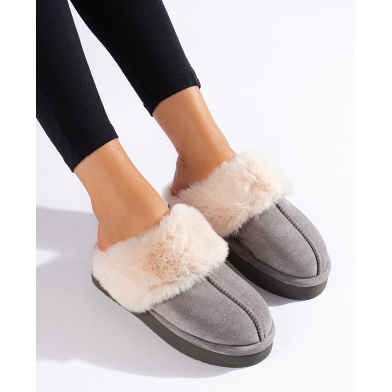 Pörröisen harmaat pehmolelut Shelovet-tasolla 1