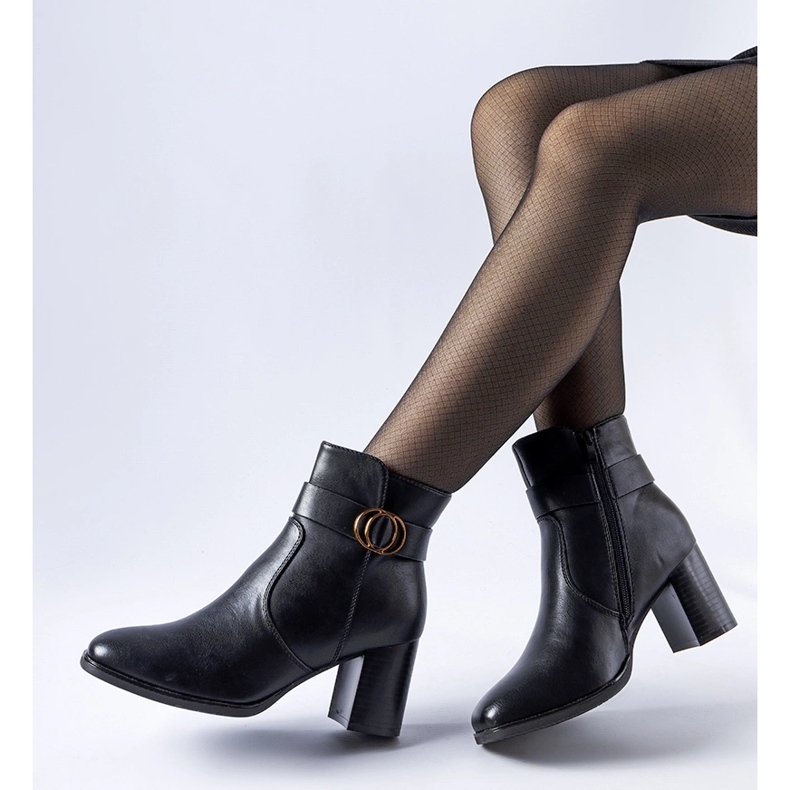 Mustat eristetyt Muscoline-nilkkurit 1