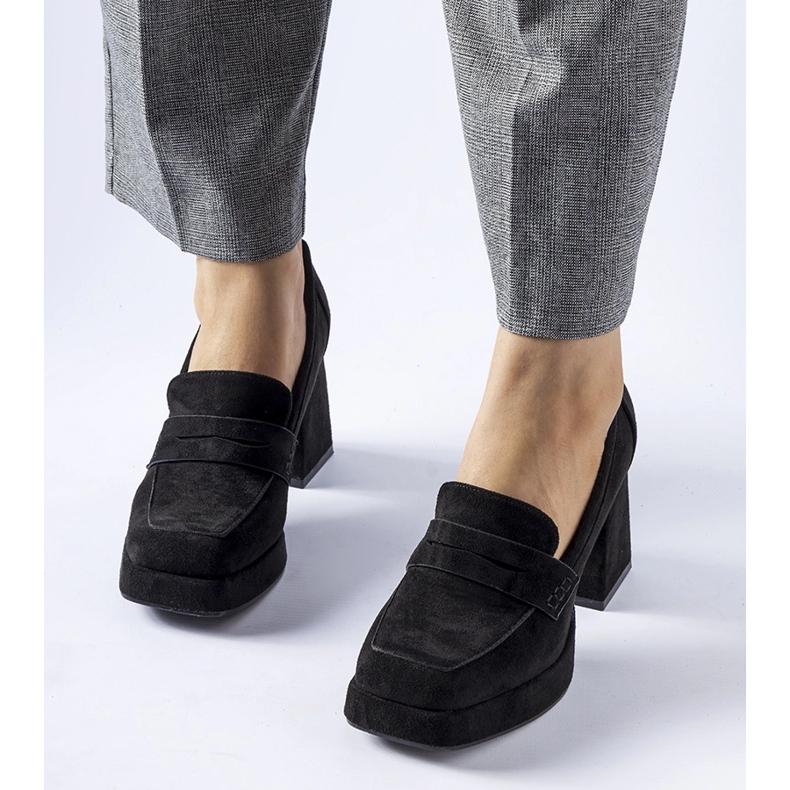 Mustat korkeakorkoiset Solaine-pumput 1