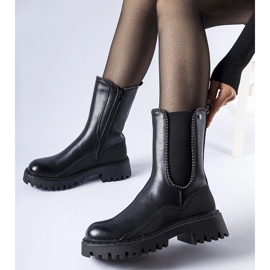 Mustat eristetyt Donigala-nilkkurit 1