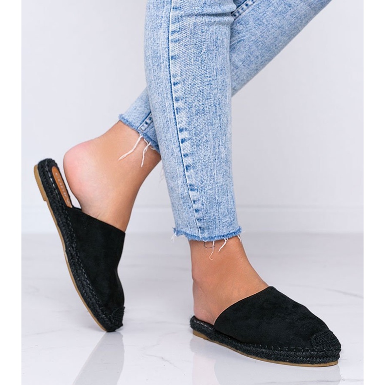 Venuksen mustat läpät 1