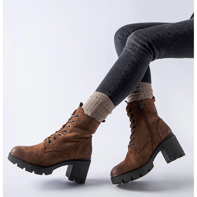 Romildan ruskeat mokkanahkaiset korkeakorkoiset nilkkurit musta 1