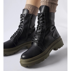 Mustat tennarit, joissa värikäs Quennie-pohja 1