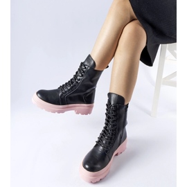 Mustat tennarit, joissa värikäs Quennie-pohja 1