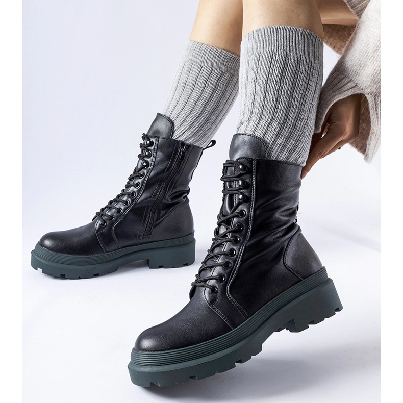 Mustat tennarit, joissa värikäs Quennie-pohja 2