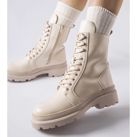 Beiget litteät saappaat Zacharie-suojalla 1