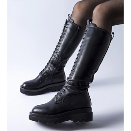 Mustat pitkäeristetyt Padernello-työläiset 1