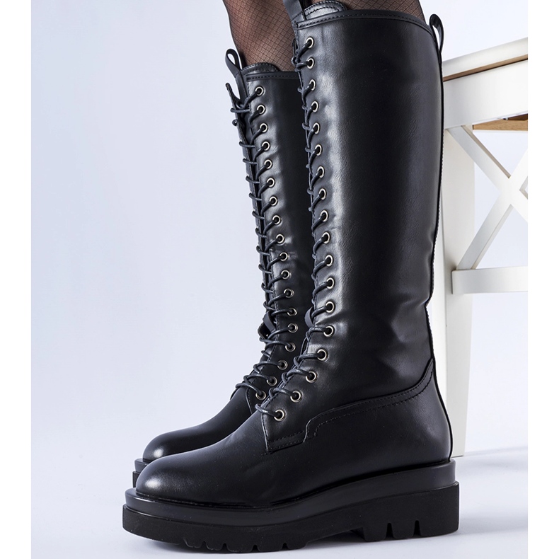 Mustat pitkäeristetyt Padernello-työläiset 2