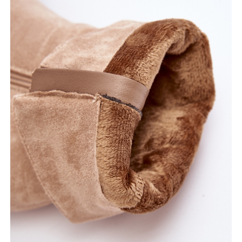 Beiget, shavyt, eristetyt naisten saappaat, joissa on ryppyinen päällinen korkokennossa 1