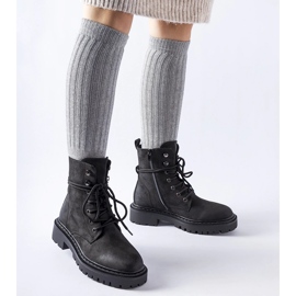 Mustat tasaiset saappaat Brattle-suojalla 1