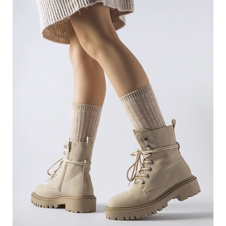 Beiget litteät saappaat Brattle-suojalla 1