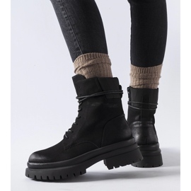 Mustat Vadnais-saappaat, joissa on kulunut kärki 1