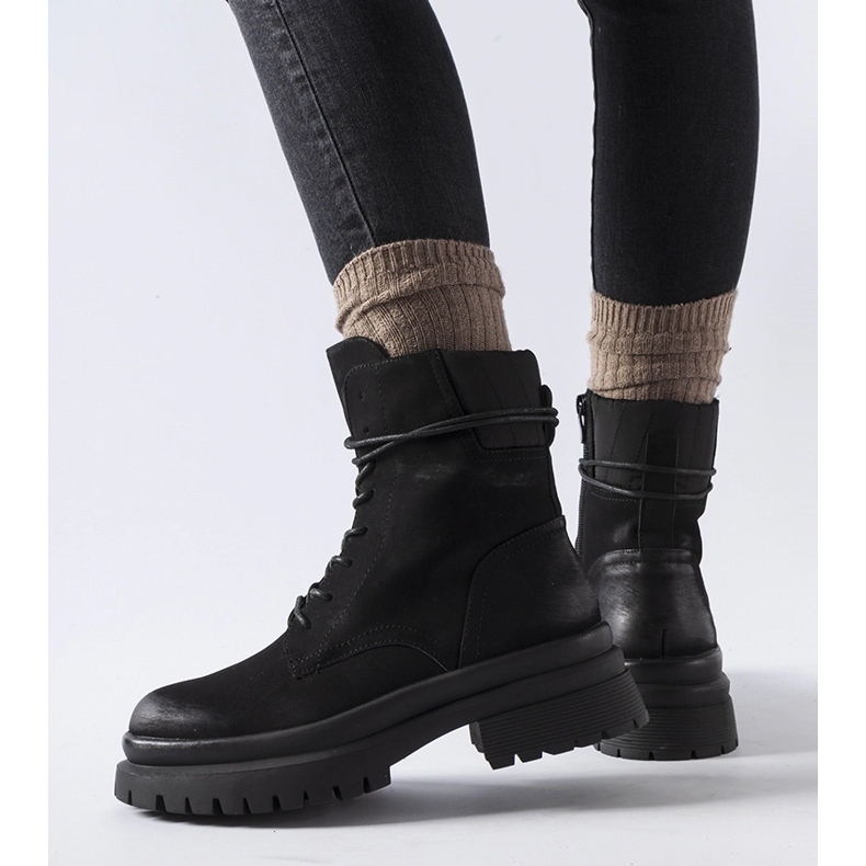 Mustat Vadnais-saappaat, joissa on kulunut kärki 1