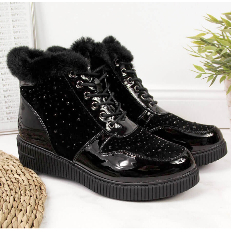 Mustat Rieker 93312-00 nahkaeristetyt nahkasaappaat alustalla 1