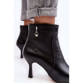 Naisten nahkaiset nilkkurit Maciejka 06301-01 musta 2