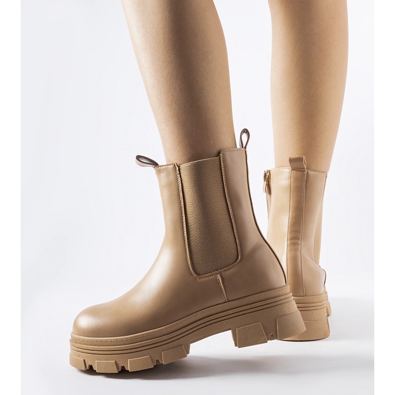 Beiget nilkkurit Placido-alustalla 1