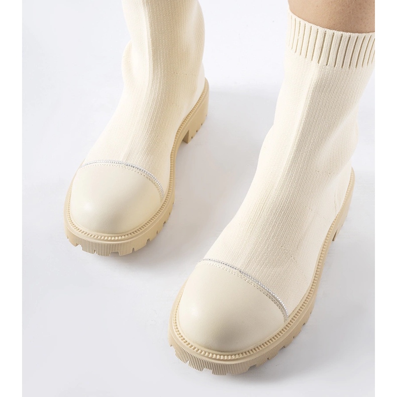 Vailin beige-nilkkurit strassilla 1