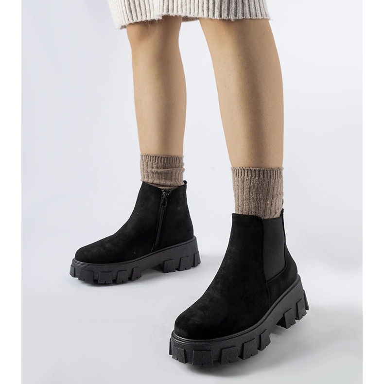 Mustat matalat saappaat massiivisella Willo-pohjalla 1