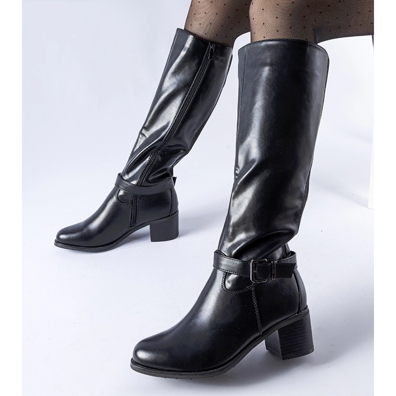 Mustat saappaat koristeellisella Ernest-soljella 1