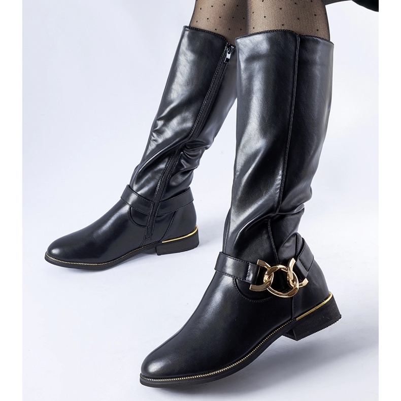 Mustat eristetyt saappaat, joissa on Ortega-solki 1