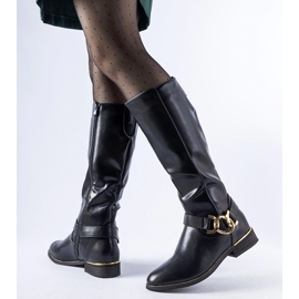 Mustat eristetyt saappaat, joissa on Ortega-solki 2