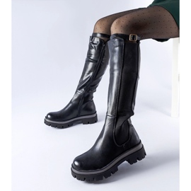 Mustat massiiviset saappaat koristeellisella Stuart-vyöllä 1