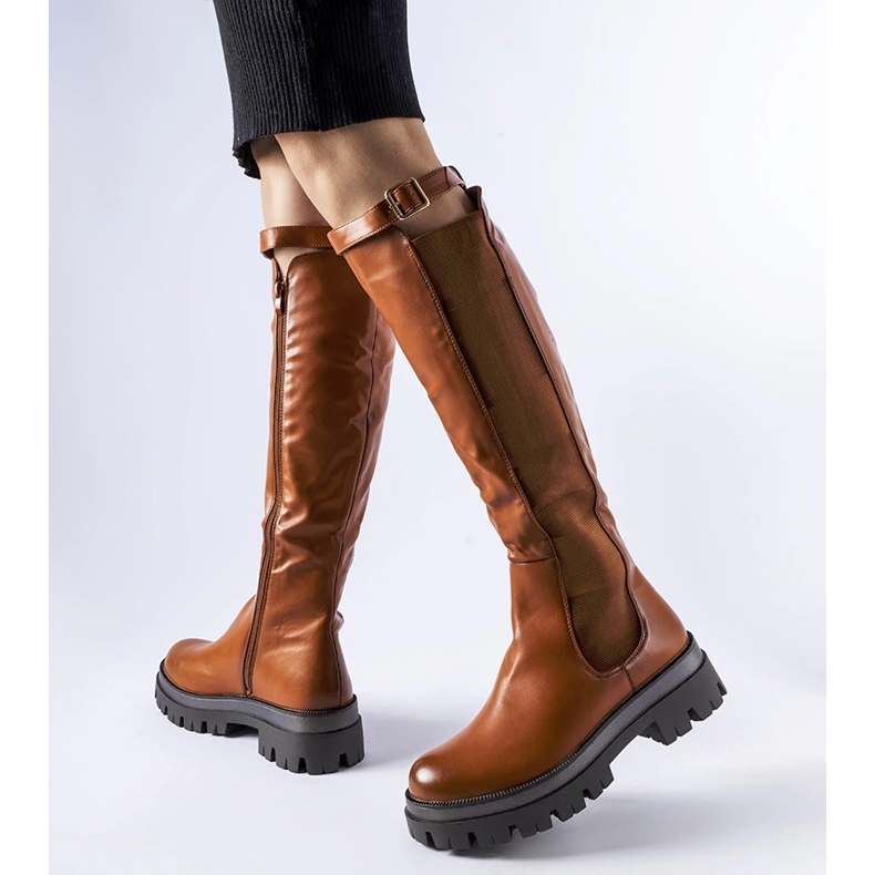 Ruskeat massiiviset saappaat, joissa on Stuart-vyö 1