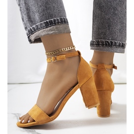 Ruskeat sandaalit Karella-postissa monivärinen 1