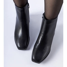 Mustat eristetty nelikantaiset Boris-saappaat 1