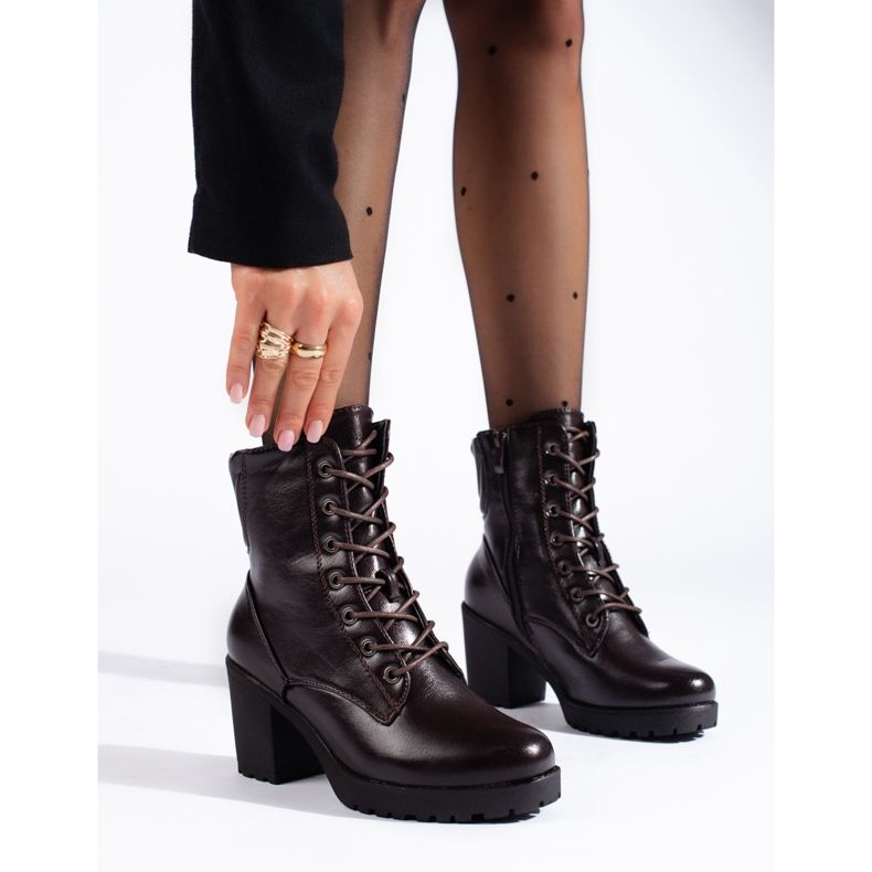 Daszyńskin ruskeat nilkkurit 1