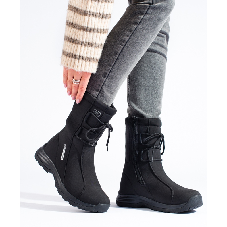 Naisten vaelluskengät DK lampaannahkaisella turkilla musta 1