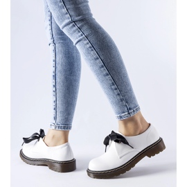 Rodriguezin valkoiset kengät koristeellisella rusetilla valkoinen 1