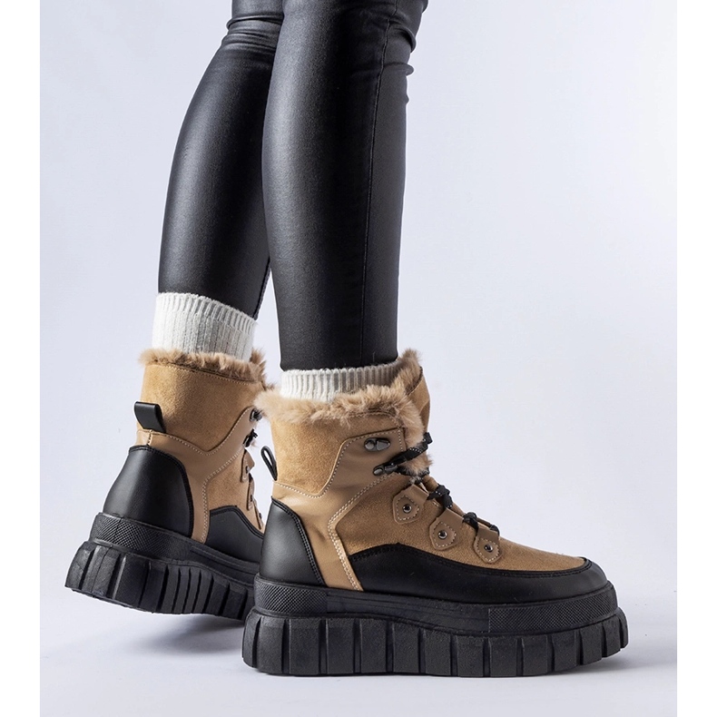 Beiget nilkkurit massiivisella Cervantes-pohjalla 1