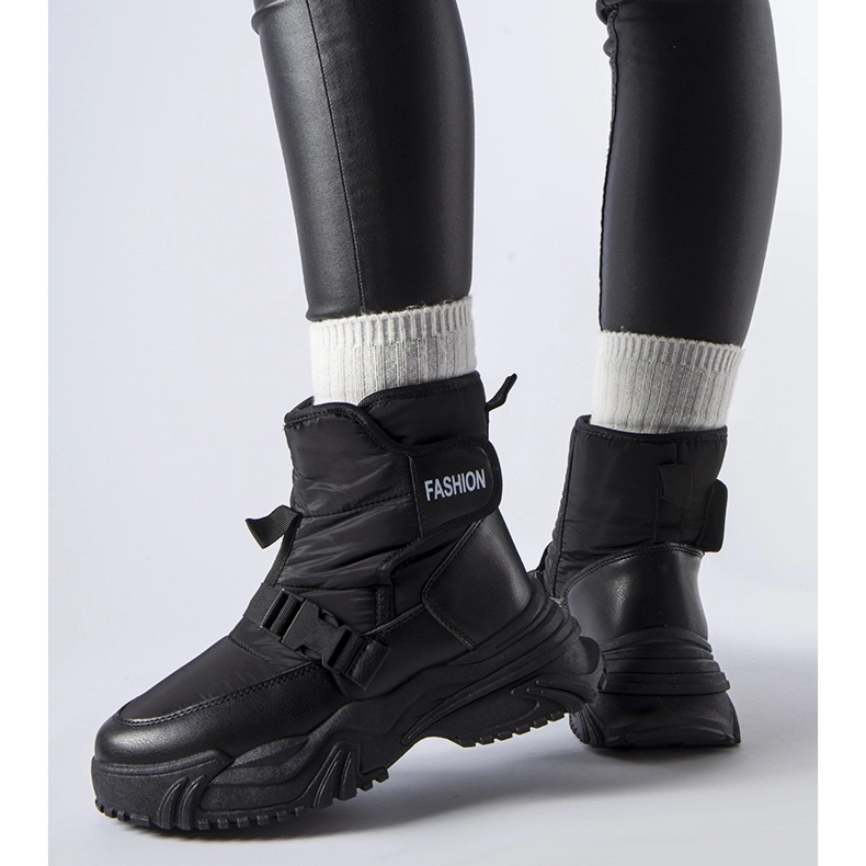 Mustat Mernicco-eristetyt lumisaappaat tarranauhalla 1