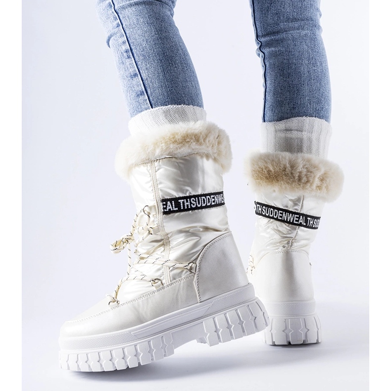 Beiget eristetyt lumisaappaat Giorgio-kirjoituksella 1