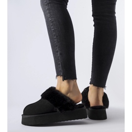 Mustat eristetyt tossut Andonno-turkisella 1