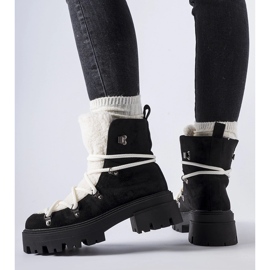 Mustat työläissaappaat koristekielekkeellä Perugiasta 1