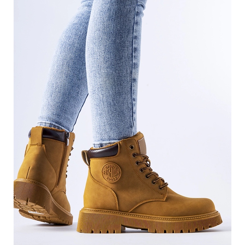 Klassiset ruskeat eristettyjä Tricase-työläiset 1