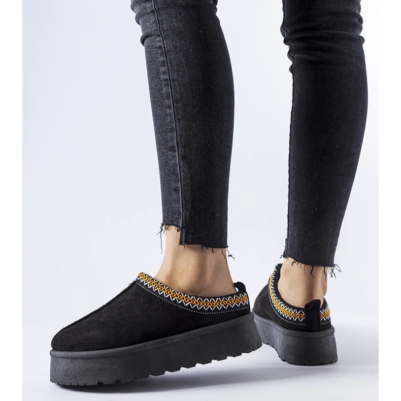 Mustat matalalumiset saappaat koristeellisilla Fori-ompeleilla 1