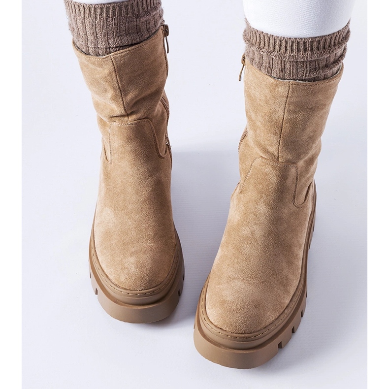 Ruskeat eristetyt nilkkurit massiivisella Umber-alustalla 2